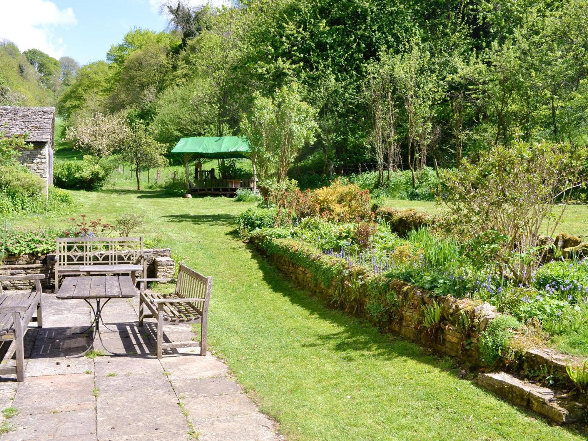 Driftcombe Farmhouse Bisley  Exterior photo